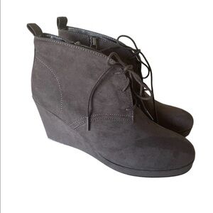 DV by Dolce Vita Terri Lace up micro suede booties NWT size 11